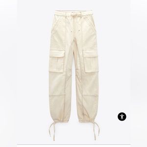 NWT ZARA SEAMED CARGO PANTS IN VANILLA COLOR